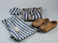 Auschwitz prisoners clothes