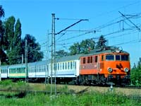 Trains in Poland have both 'hammer' and 'nothammer' on them. : r